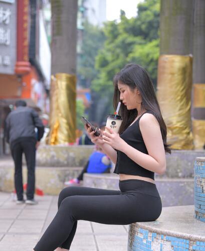 极品街拍黑色塑身裤美女视频+图片【377P9V 12.3G】 这身材值得珍藏