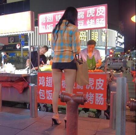 4K视频街拍中国系列【更新51集】夜晚的姑娘总是激情四射