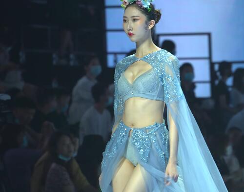 【4K视频】2022中国国潮—Aidai爱戴品牌（蓝色海洋）透明装内衣秀